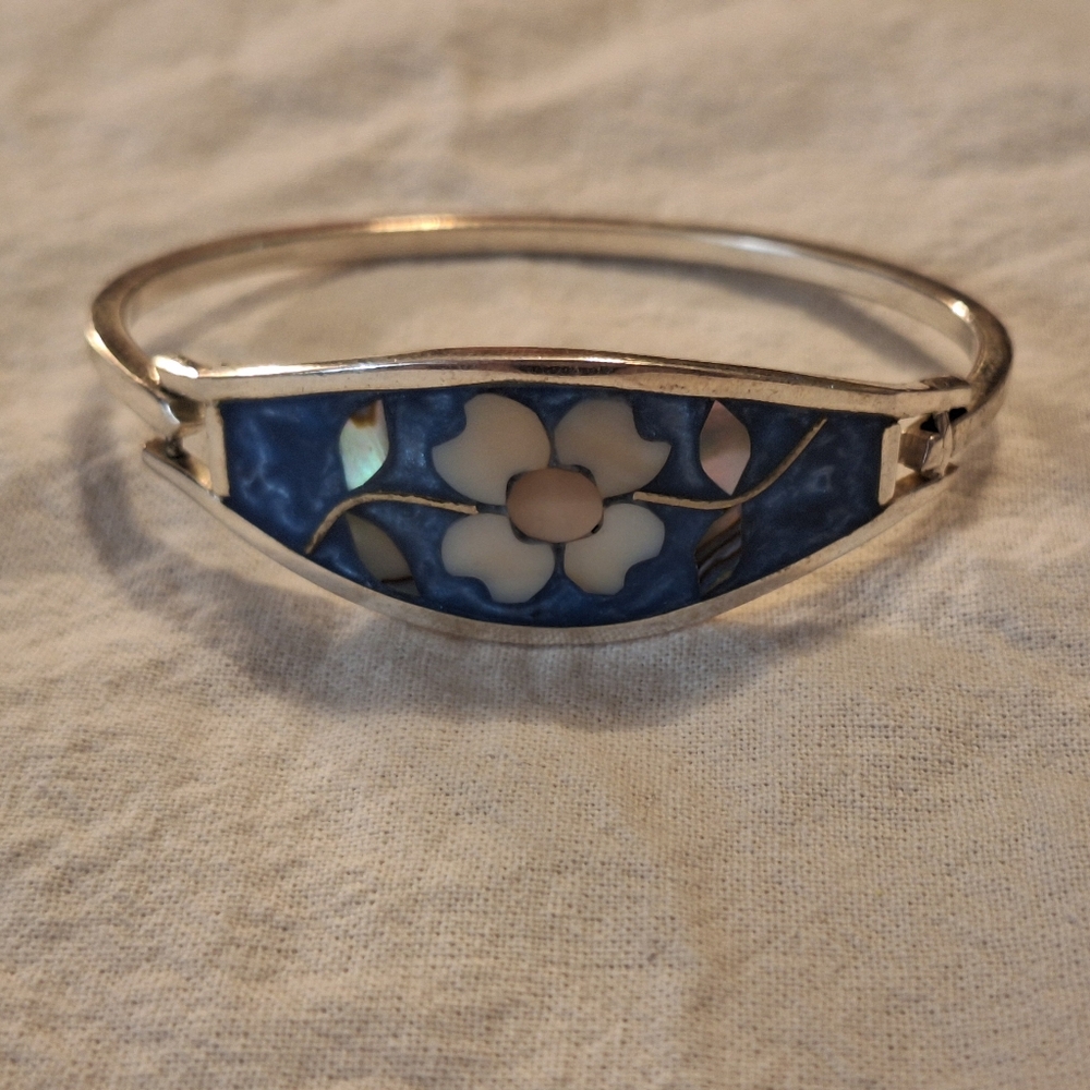 Blue and white alpaca silver and abalone bracelet